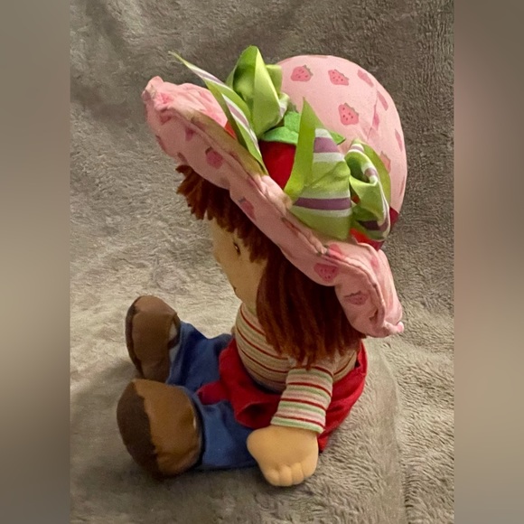 Adorable 15” Strawberry Shortcake Doll. She sings and talks (battery operated). - Picture 3 of 6